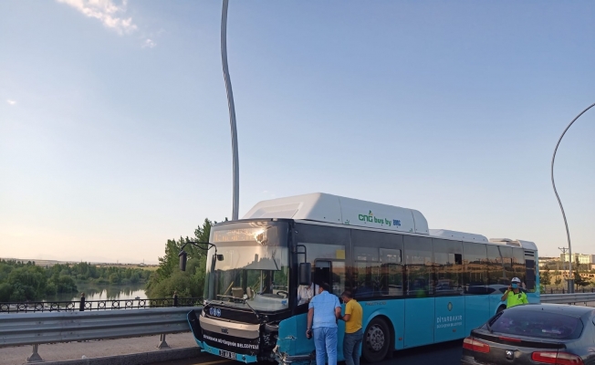 Diyarbakır’da toplu ulaşım aracının da karıştığı zincirleme kaza: 6 yaralı