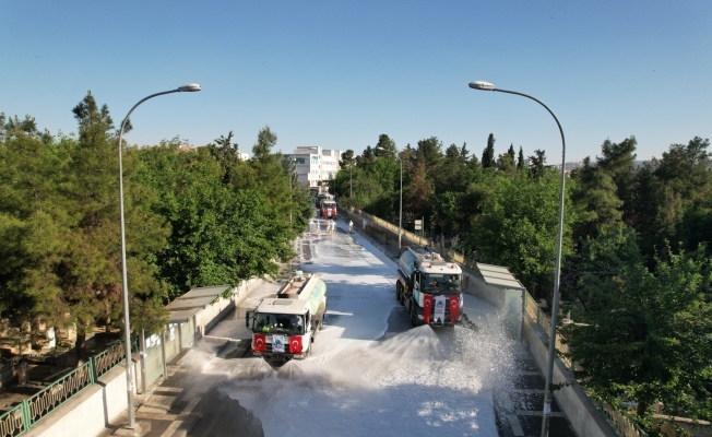 Eyyübiye’de cadde ve sokaklar dezenfekte edildi