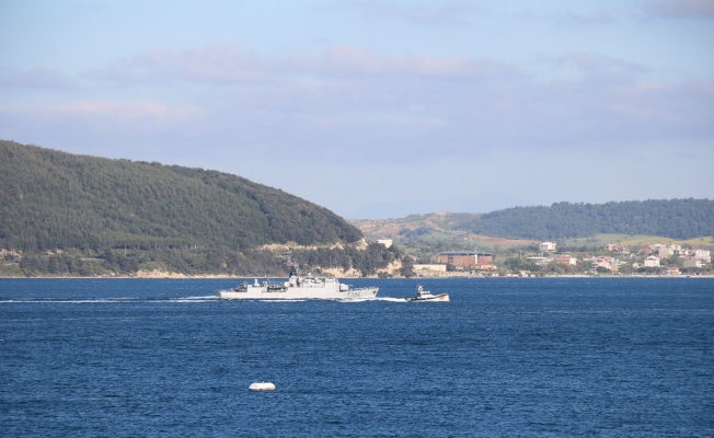 Fransız savaş gemisi Çanakkale Boğazı’ndan geçti