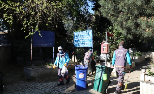 Gaziosmanpaşa’daki mezarlıklarda bayram temizliği