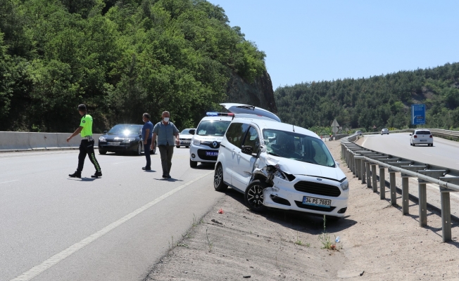 Hafif ticari araç yakıt tankerine çarptı: 1 yaralı