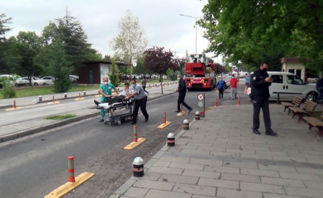 Hastane tadilatında çıkan yangın ekipleri harekete geçirdi