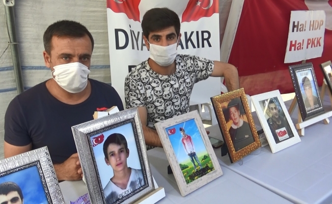 HDP önündeki aileler, ilk günkü kararlılıkla çocuklarını terör örgütü PKK’nın elinden kurtarmak için eylemde