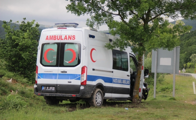 Hükümlü taşıyan ambulans kaza yaptı