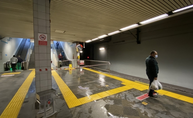 İstanbul Metrosunun tavanı aktı