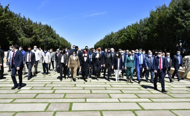 İYİ Parti lideri Akşener’den Anıtkabir’e ziyaret