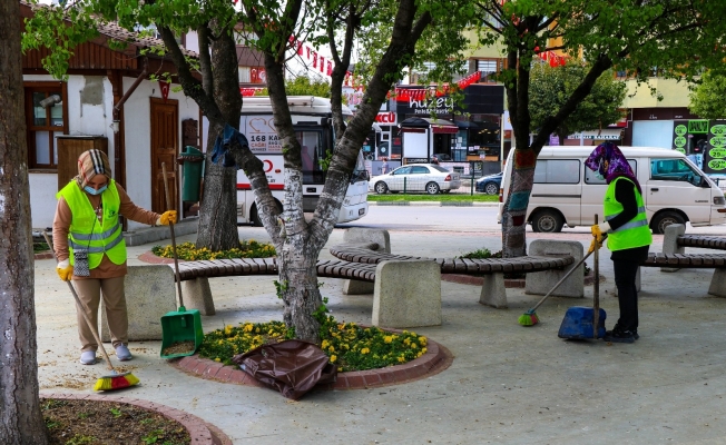 Kadın temizlik görevlileri bahar temizliği ile işbaşı yaptı