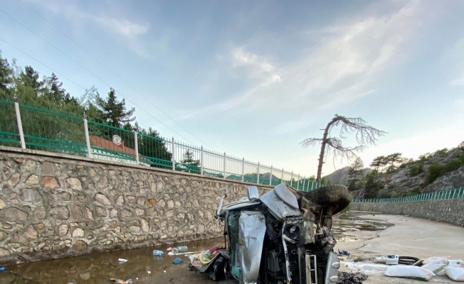 Kanala düşen kamyonetin sürücüsü yaşam mücadelesini kaybetti