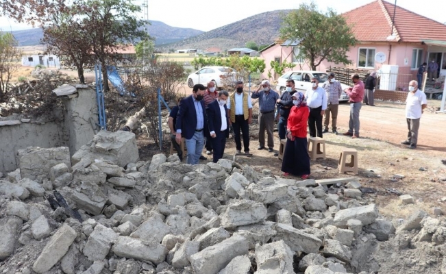 Kaymakam evi yanan vatandaşı ziyaret edip destek sözü verdi