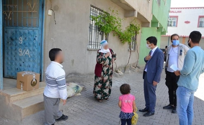 Kaymakam Öztürk, Ramazan ayında vatandaşlara gıda yardımında bulundu