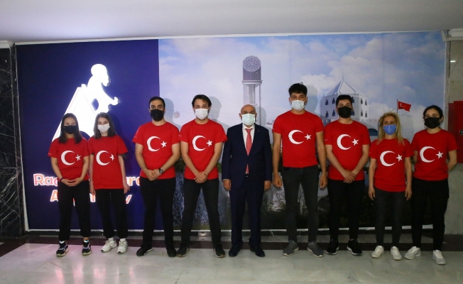 Keçiören’de üstü açık otobüste 19 Mayıs coşkusu