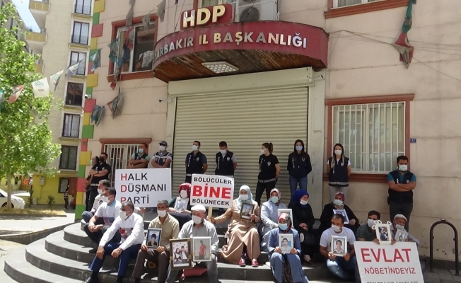 Kısıtlama bitti, aileler HDP önündeki çadırda eylemlerine devam etti