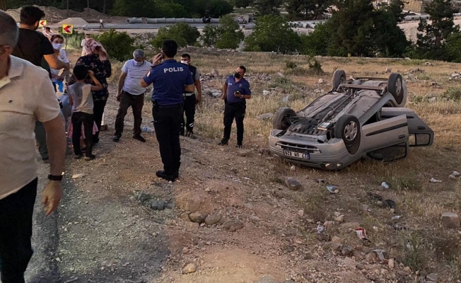 Kontrolden çıkan araç menfeze uçtu: 4 yaralı