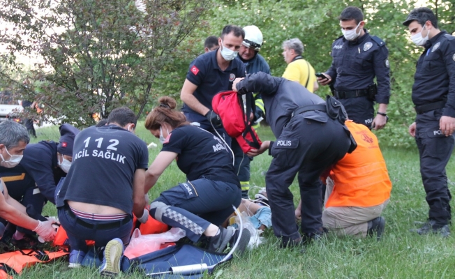 Kontrolden çıkan araç trafik levhasına saplandı: 1 yaralı