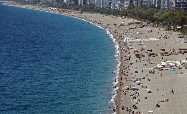 Konyaaltı Sahili’nde 19 Mayıs yoğunluğu