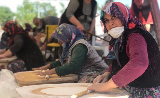 Kuraklık sonrası kadınlardan ’yağmur ekmeği’