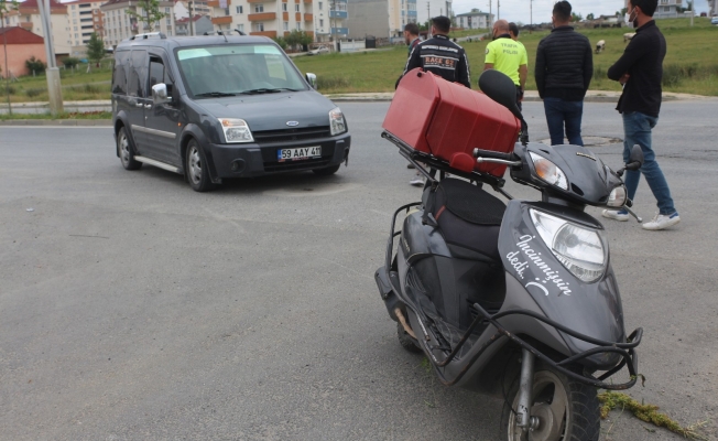 Kurye motosikleti ile otomobil çarpıştı: 1 yaralı