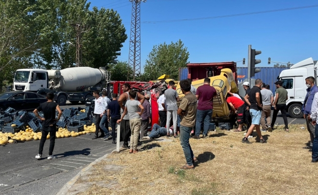 Mersin’de iki kamyon çarpıştı: 2 yaralı