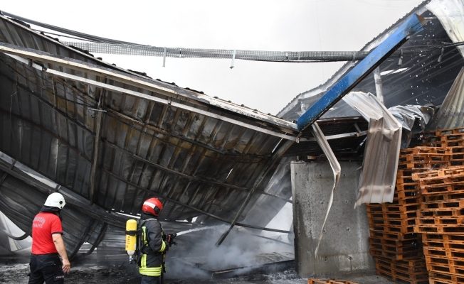 Mersin’de madeni yağ fabrikasında çıkan yangın kontrol altına alındı