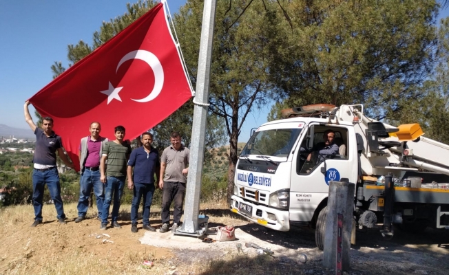 Nazilli Dallıca Mahallesi’ne dev bayrak