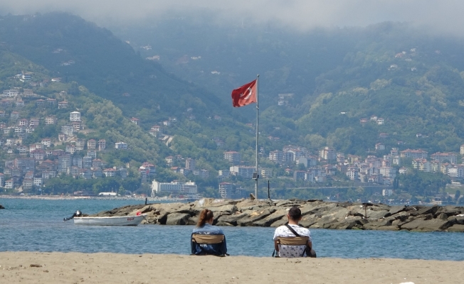 Ordu’da vatandaşların, pandemi kuralları dahilinde sahil keyfi