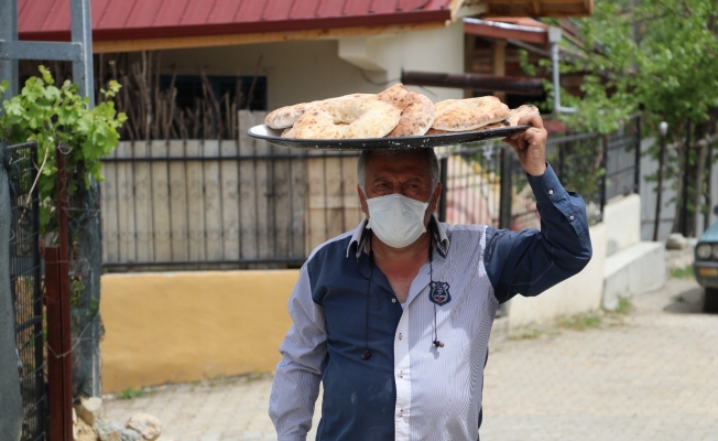 Örnek muhtar: Tam kapanmada köylünün eli ayağı oldu