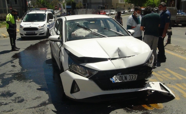 (Özel) İstanbul’da zincirleme kazada genç kadın şok yaşadı