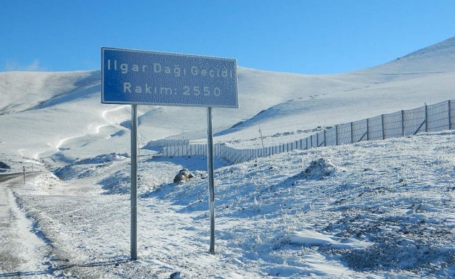 Posof’a Mayıs karı yağdı