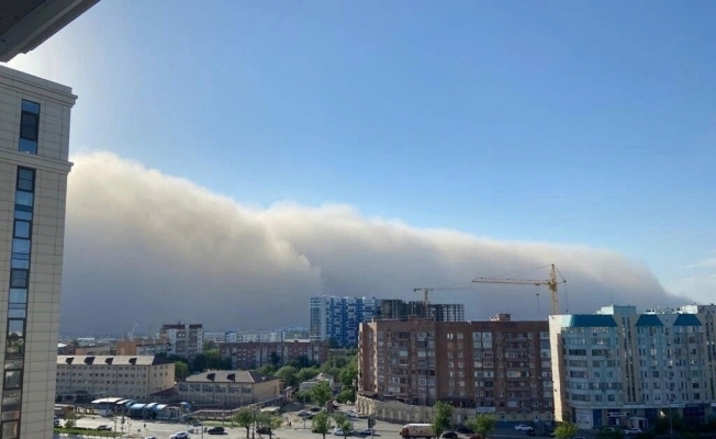 Rusya’nın Hazar Denizi kıyılarını kum fırtınası vurdu