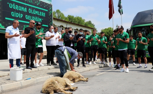 Sakaryaspor finale kurban kesilerek uğurlandı