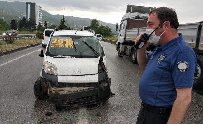 Samsun’da bariyere çarpan aracın sürücüsü yaralandı