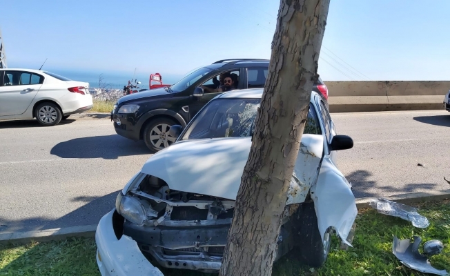 Samsun’da otomobil ağaca çarptı: 1 yaralı