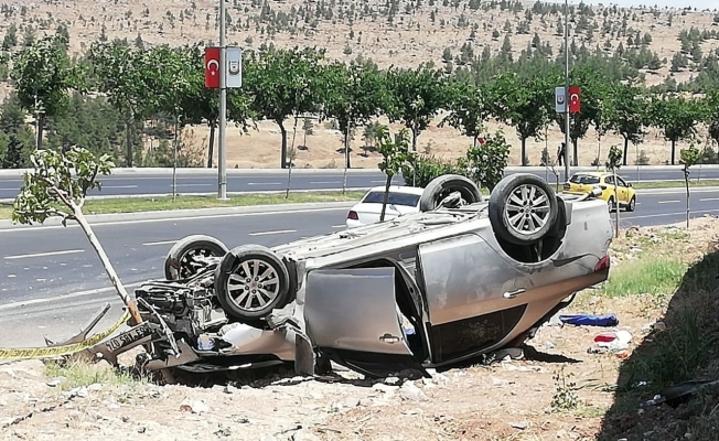 Şanlıurfa’da otomobil takla attı: 2 yaralı