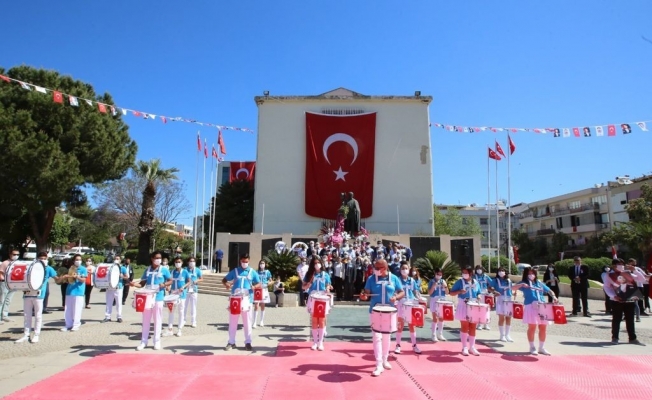 Selçuk’ta gençlik bandosu ile bayram coşkusu