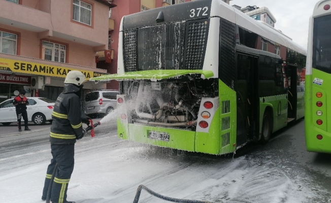 Seyir halindeki belediye otobüsünde korkutan yangın