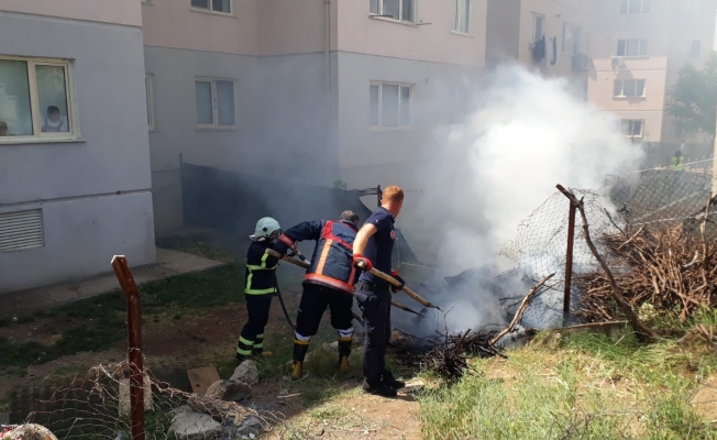 Siirt’te odunlukta çıkan yangın itfaiye ekiplerince söndürüldü