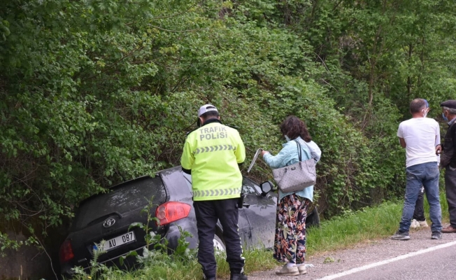 Sinop’ta otomobil yoldan çıktı: 1 yaralı