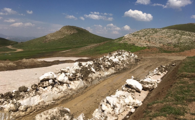 Şırnak’ta karla mücadele çalışmaları devam ediyor