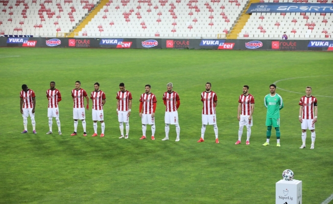 Sivasspor’da ceza sınırındaki futbolcular kart görmedi