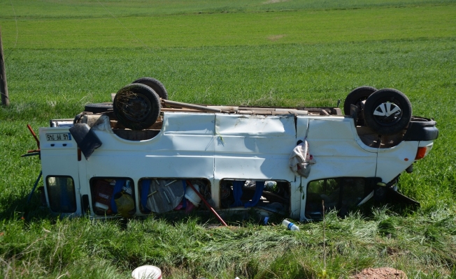 Sivas’ta mevsimlik işçileri taşıyan minibüs kaza yaptı: 5 yaralı