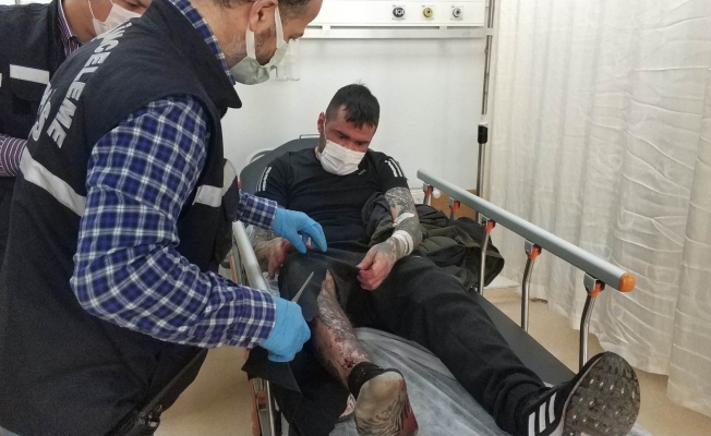 Sokağa çıkma kısıtlamasında sokakta silahlı saldırıya uğrayarak yaralandı