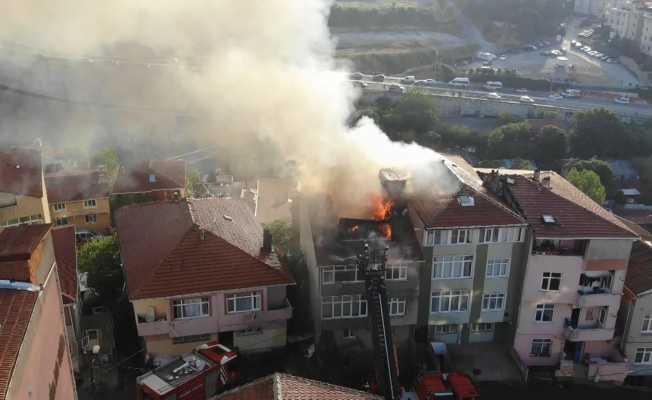 Üsküdar’da korkutan yangın: Yükselen alevler bina ve dairelere sıçradı