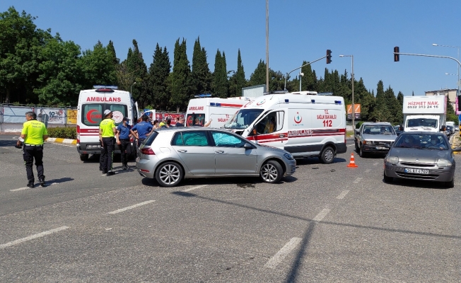 Vakaya giden ambulans otomobille çarpıştı: 1 yaralı