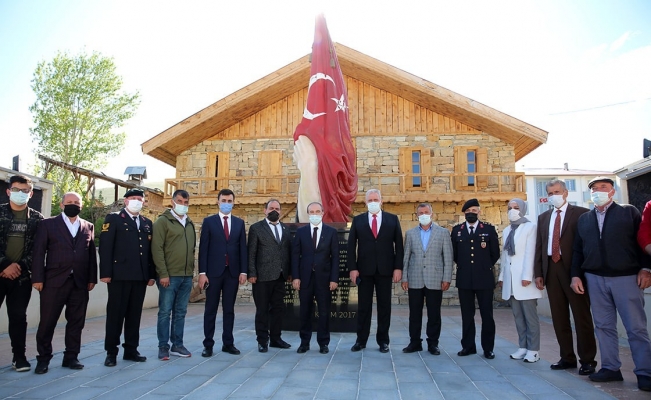 Vali Cüneyt Epcim şehit ailelerini ziyaret etti