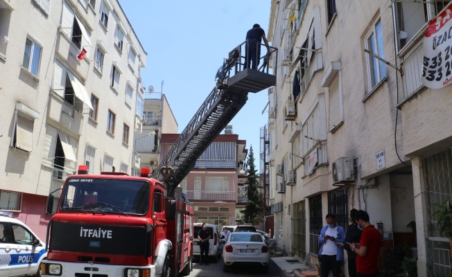 Yalnız yaşayan adam, evde kanlar içerisinde ölü bulundu