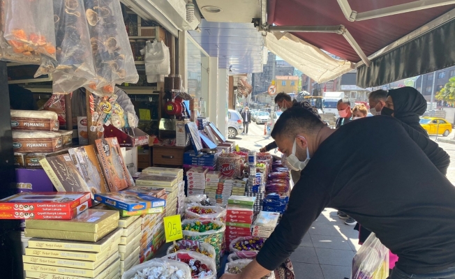 Zonguldak’ta bayram öncesi şekerleme için kuyruğa girdiler