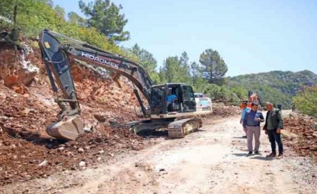 4 mahalle muhtarından Başkan Yücel'e yol teşekkürü