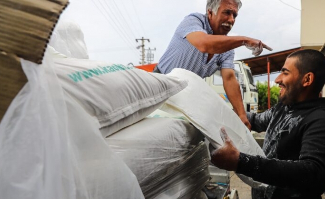 Büyükşehir çiftçiye kaolin kili dağıttı