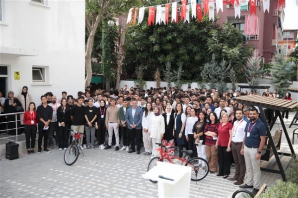 Alanya Belediyesi'nden öğrencilere bisiklet