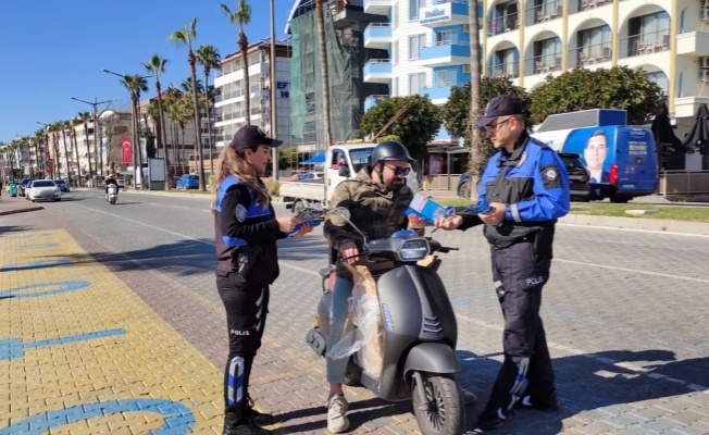 Alanya'da Polis Motosiklet Sürücülerini Uyardı